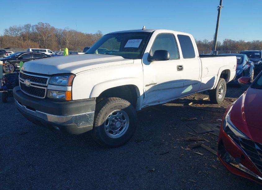 Photo 2 of 2007 Chevrolet Silverado 2500HD CLASSIC LT1 (VIN 1GCHK29U67E187949)