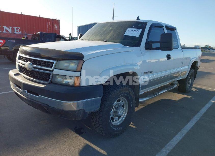 Photo 2 of 2007 Chevrolet Silverado 2500HD CLASSIC LT1 (VIN 1GCHK29U67E199504)