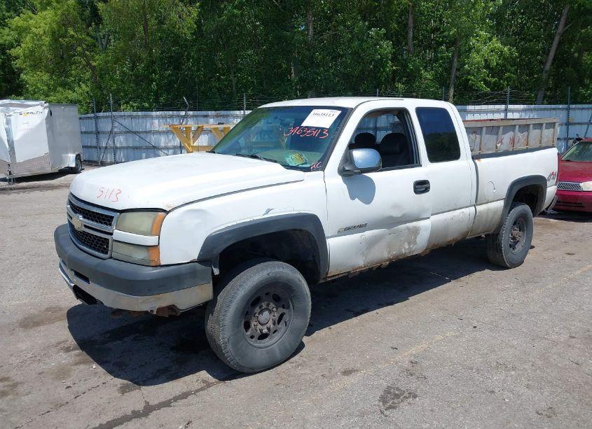 Photo 2 of 2006 Chevrolet Silverado 2500HD WORK TRUCK (VIN 1GCHK29U86E264643)