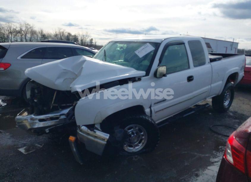 Photo 2 of 2005 Chevrolet Silverado 2500HD LS (VIN 1GCHK29U95E138323)