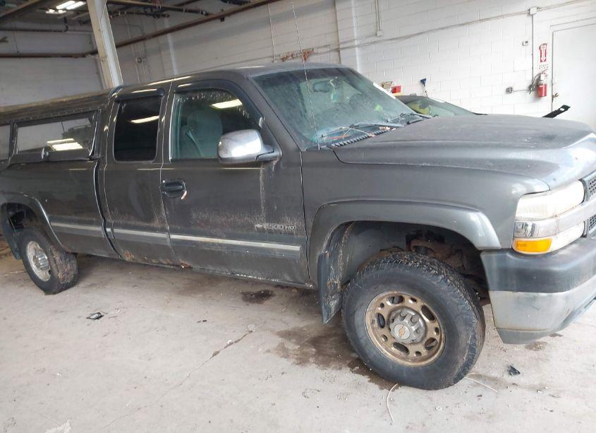 2002 Chevrolet Silverado 2500HD LS (VIN 1GCHK29UX2E221979) main photo