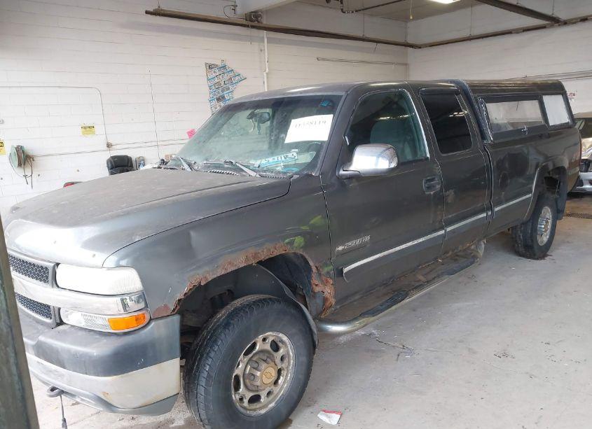 Photo 2 of 2002 Chevrolet Silverado 2500HD LS (VIN 1GCHK29UX2E221979)
