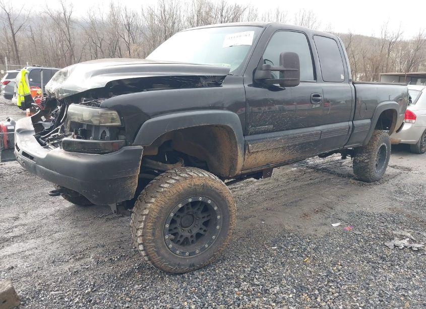 Photo 2 of 2002 Chevrolet Silverado 2500HD LS (VIN 1GCHK29UX2E258367)