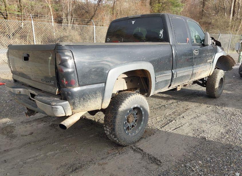 Photo 4 of 2002 Chevrolet Silverado 2500HD LS (VIN 1GCHK29UX2E258367)