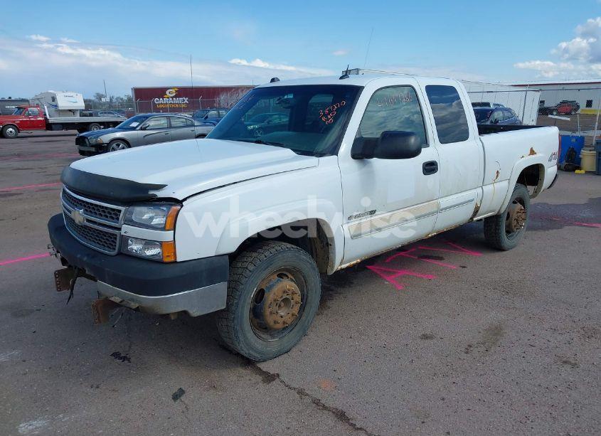 Photo 2 of 2005 Chevrolet Silverado 2500HD LT (VIN 1GCHK29UX5E179785)