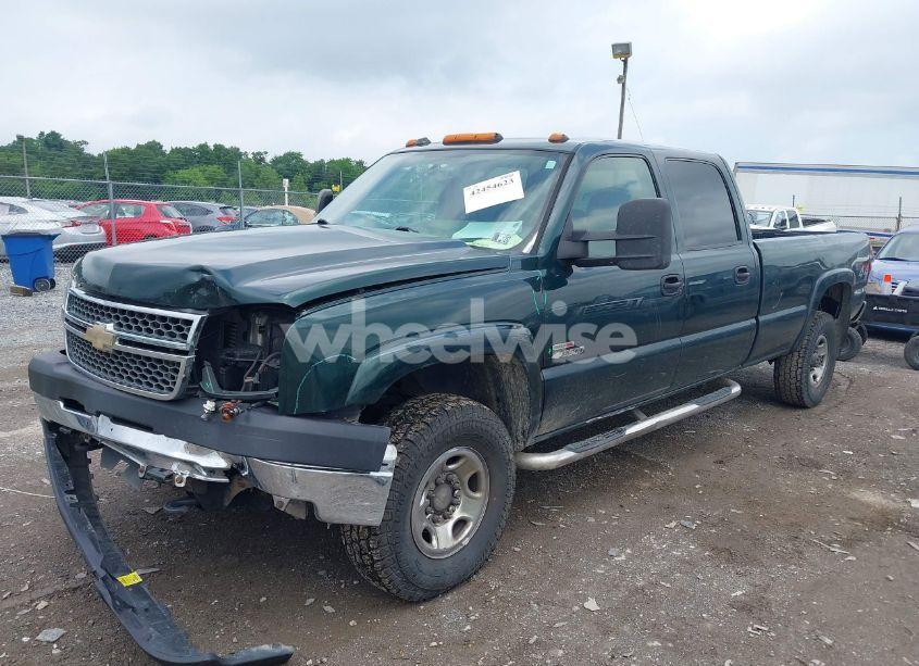 Photo 2 of 2005 Chevrolet Silverado 3500 LS (VIN 1GCHK33255F889197)