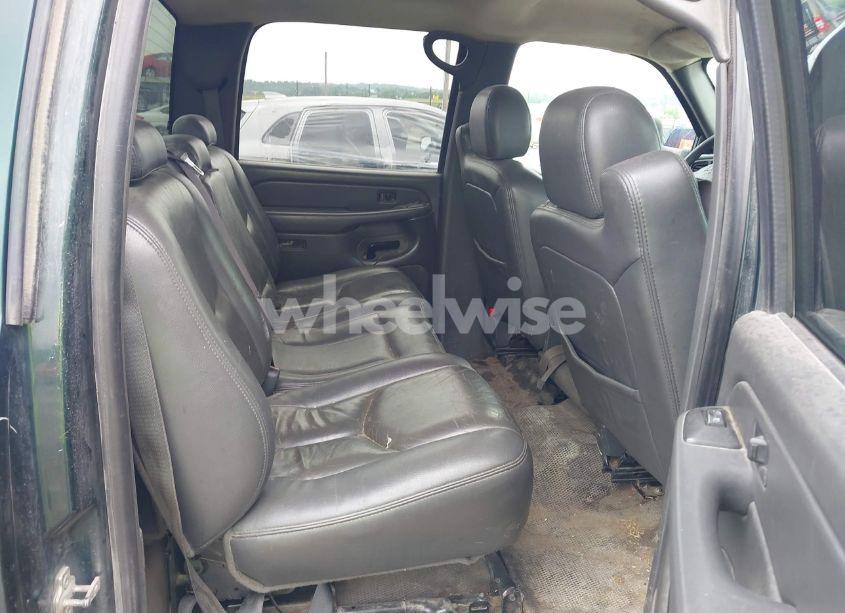 Photo 8 of 2005 Chevrolet Silverado 3500 LS (VIN 1GCHK33255F889197)