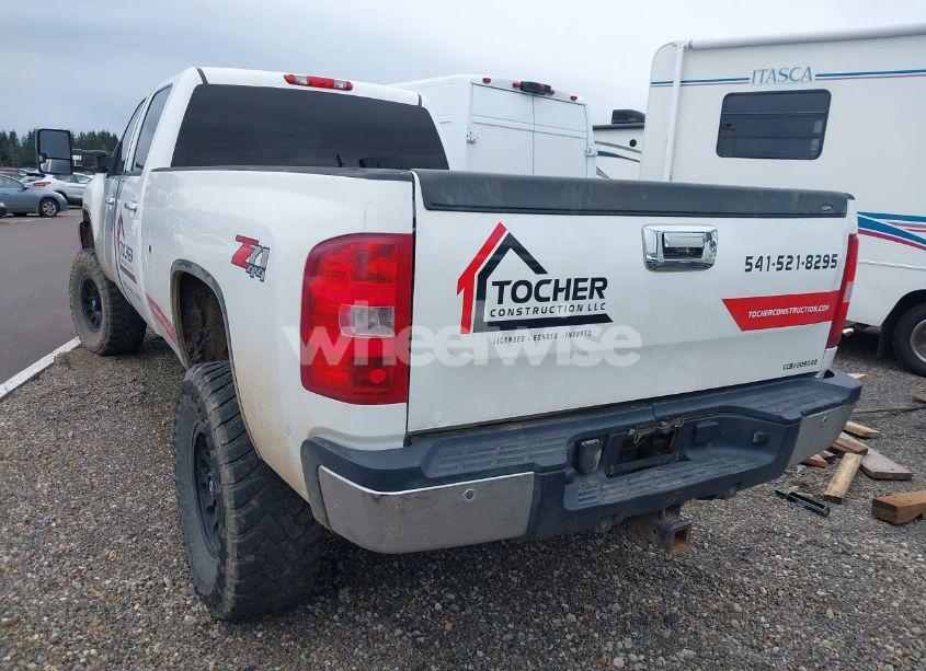 Photo 3 of 2008 Chevrolet Silverado 3500HD LT1/LT2/LTZ/WORK TRUCK (VIN 1GCHK33628F100592)