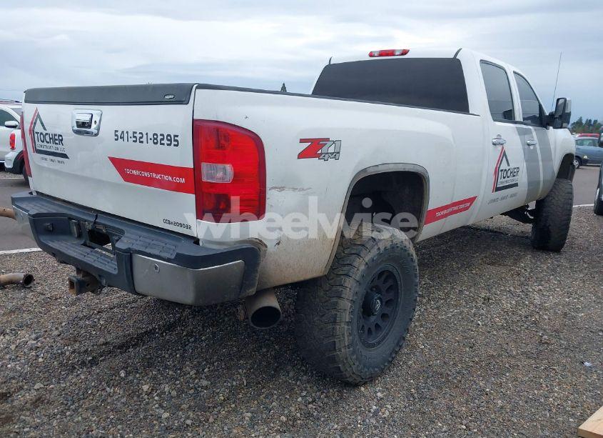 Photo 4 of 2008 Chevrolet Silverado 3500HD LT1/LT2/LTZ/WORK TRUCK (VIN 1GCHK33628F100592)