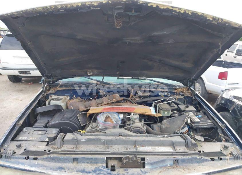 Photo 10 of 2000 Chevrolet K3500 (VIN 1GCHK33J1YF419504)