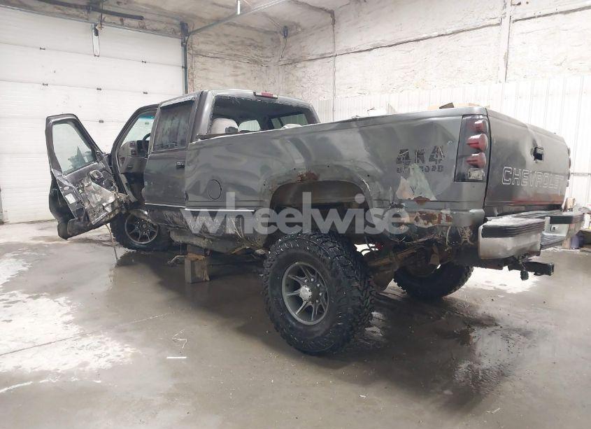 Photo 3 of 2000 Chevrolet K3500 (VIN 1GCHK33J1YF421544)