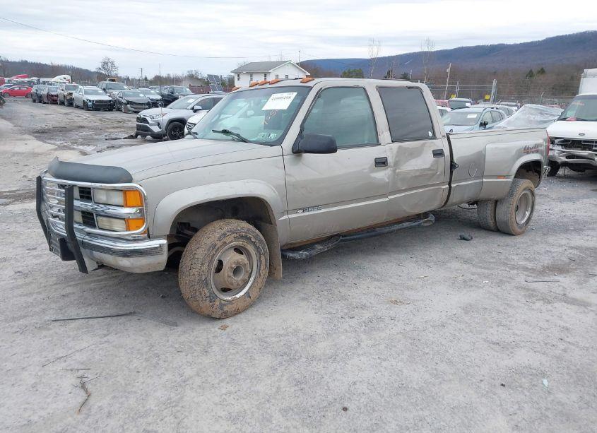 Photo 2 of 2000 Chevrolet K3500 (VIN 1GCHK33J4YF415950)