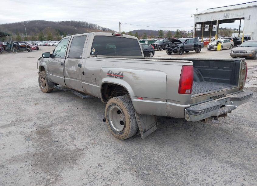 Photo 3 of 2000 Chevrolet K3500 (VIN 1GCHK33J4YF415950)