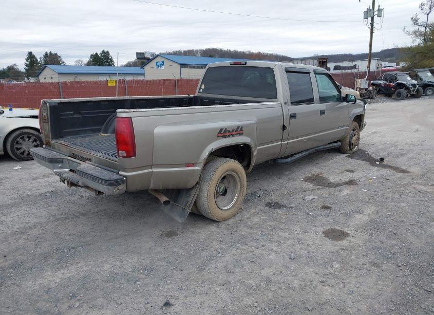 Photo 4 of 2000 Chevrolet K3500 (VIN 1GCHK33J4YF415950)