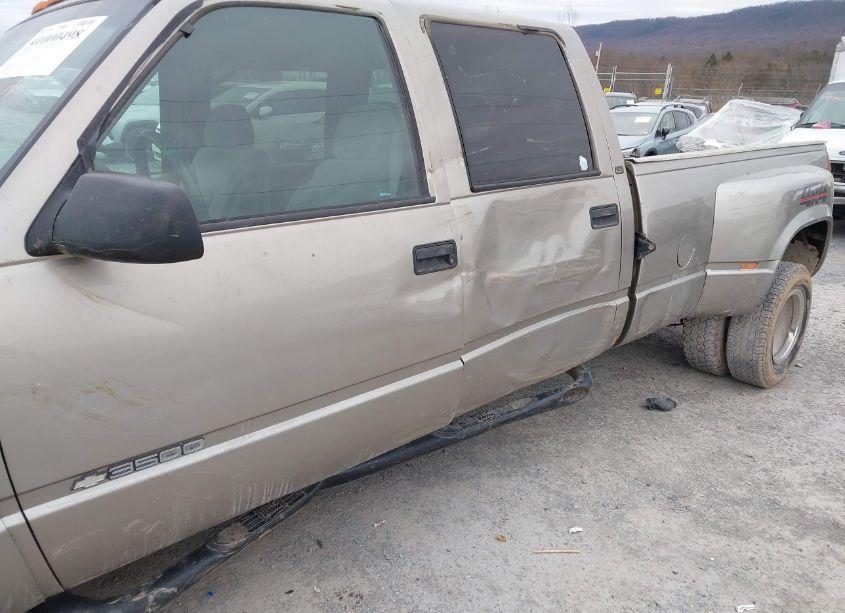 Photo 6 of 2000 Chevrolet K3500 (VIN 1GCHK33J4YF415950)