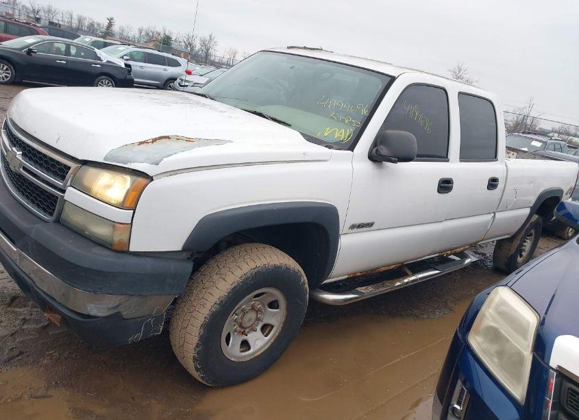 Photo 2 of 2006 Chevrolet Silverado 3500 WORK TRUCK (VIN 1GCHK33U66F232556)