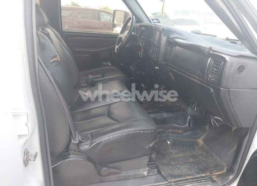 Photo 5 of 2004 Chevrolet Silverado 3500 WORK TRUCK (VIN 1GCHK33UX4F176473)