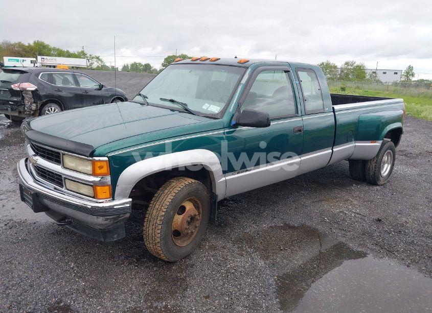 Photo 2 of 2000 Chevrolet K3500 (VIN 1GCHK39J3YF507509)