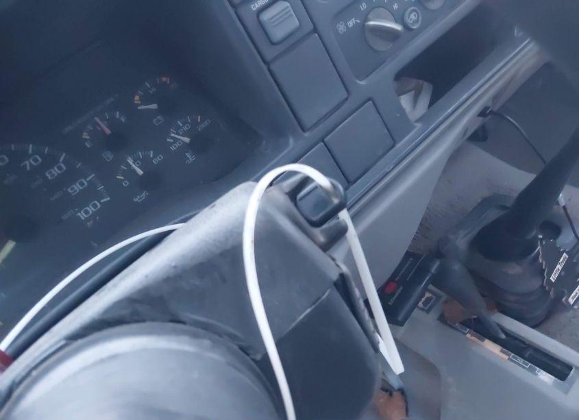 Photo 11 of 1998 Chevrolet C3500 (VIN 1GCHK39J6WF072661)