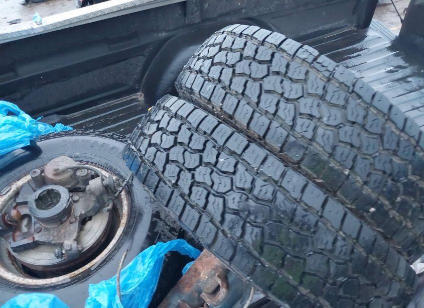 Photo 12 of 1998 Chevrolet C3500 (VIN 1GCHK39J6WF072661)