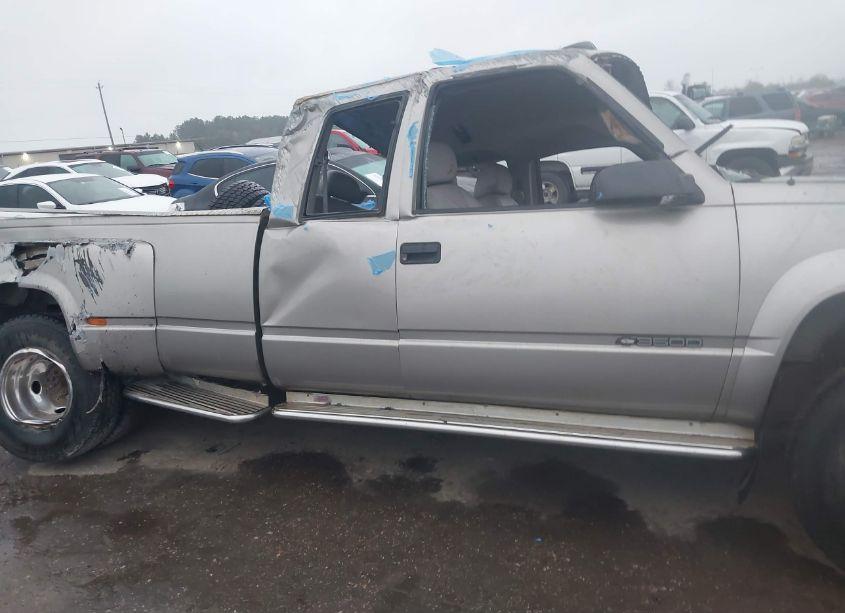 Photo 14 of 1998 Chevrolet C3500 (VIN 1GCHK39J6WF072661)