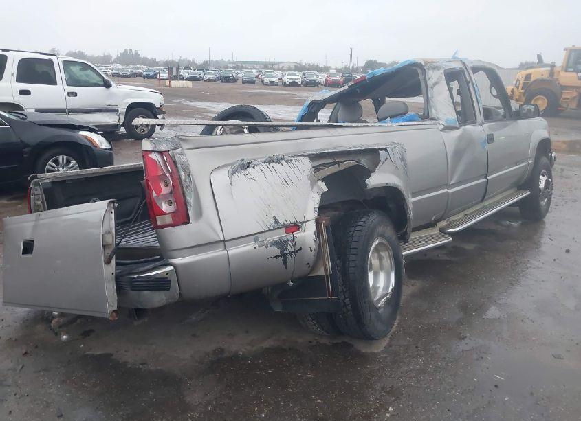 Photo 4 of 1998 Chevrolet C3500 (VIN 1GCHK39J6WF072661)