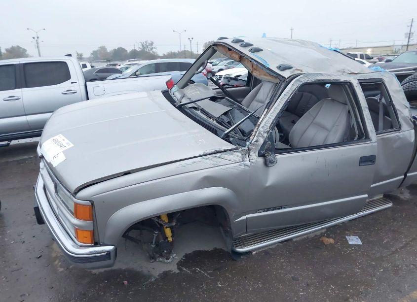 Photo 6 of 1998 Chevrolet C3500 (VIN 1GCHK39J6WF072661)