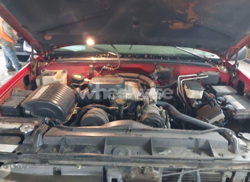 Photo 10 of 1998 Chevrolet C3500 (VIN 1GCHK39J8WF056400)