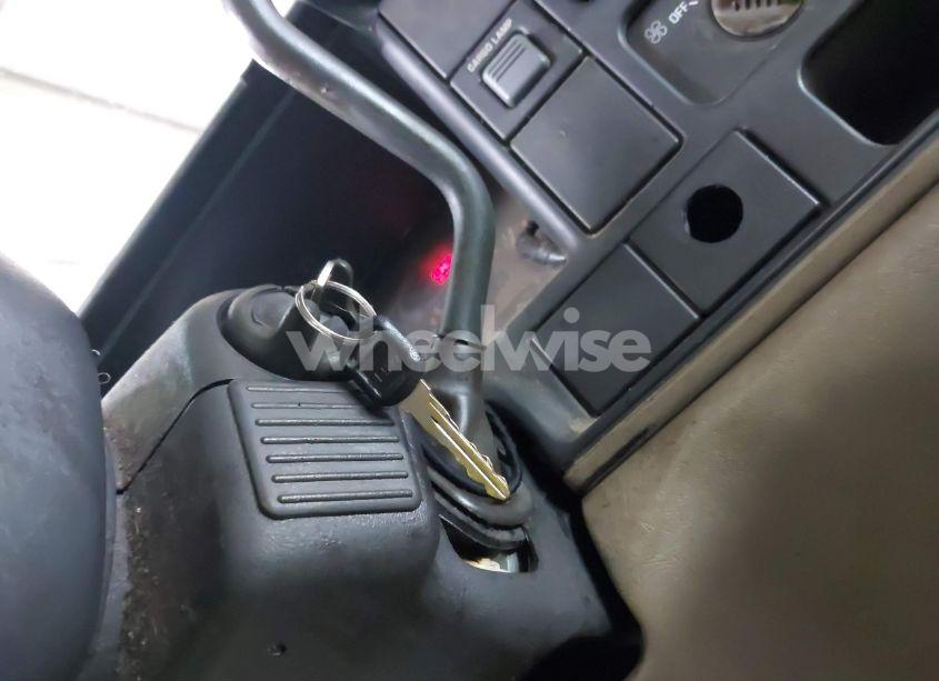 Photo 11 of 1998 Chevrolet C3500 (VIN 1GCHK39J8WF056400)