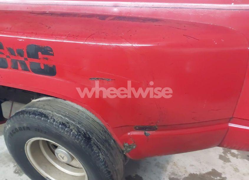 Photo 16 of 1998 Chevrolet C3500 (VIN 1GCHK39J8WF056400)