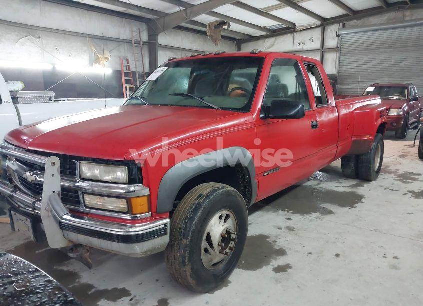 Photo 2 of 1998 Chevrolet C3500 (VIN 1GCHK39J8WF056400)