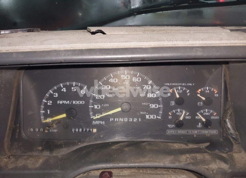 Photo 7 of 1998 Chevrolet C3500 (VIN 1GCHK39J8WF056400)