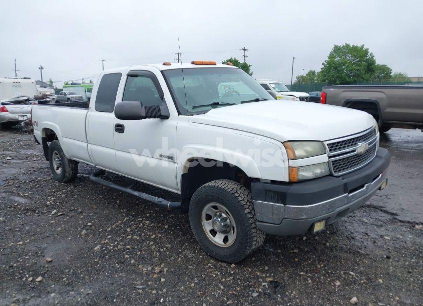 2005 Chevrolet Silverado 3500 LS (VIN 1GCHK39U75E196856) main photo
