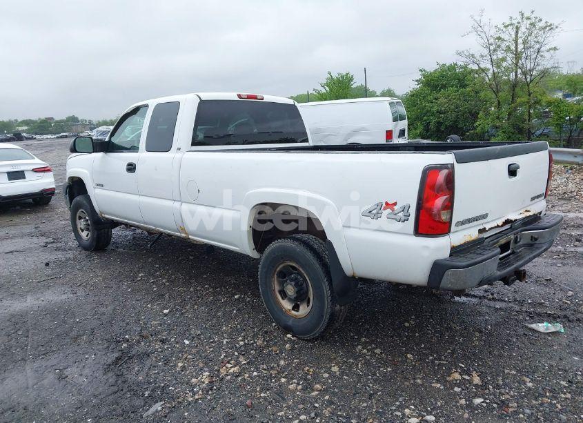 Photo 3 of 2005 Chevrolet Silverado 3500 LS (VIN 1GCHK39U75E196856)