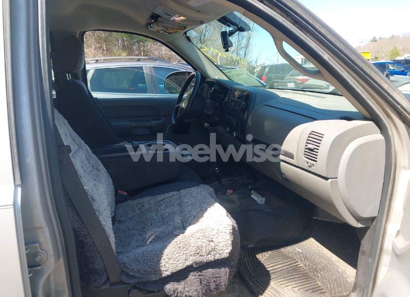 Photo 5 of 2009 Chevrolet Silverado 2500HD WORK TRUCK (VIN 1GCHK43K39F166993)