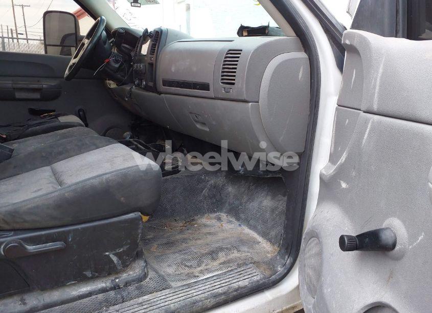 Photo 5 of 2009 Chevrolet Silverado 2500HD WORK TRUCK (VIN 1GCHK44KX9F150658)