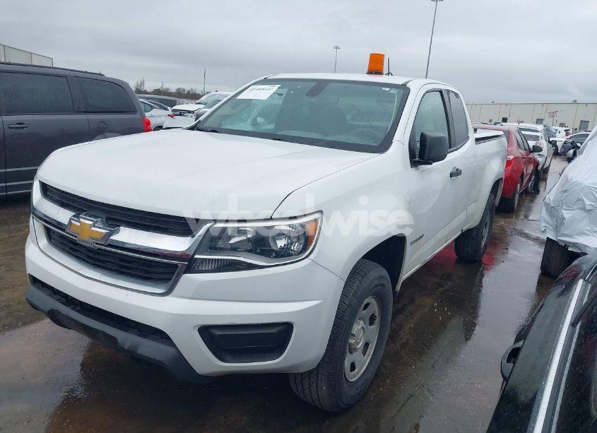 Photo 2 of 2019 Chevrolet Colorado WT (VIN 1GCHSBEAXK1144016)