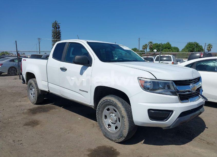 Photo 13 of 2018 Chevrolet Colorado WT (VIN 1GCHTBEA0J1290405)