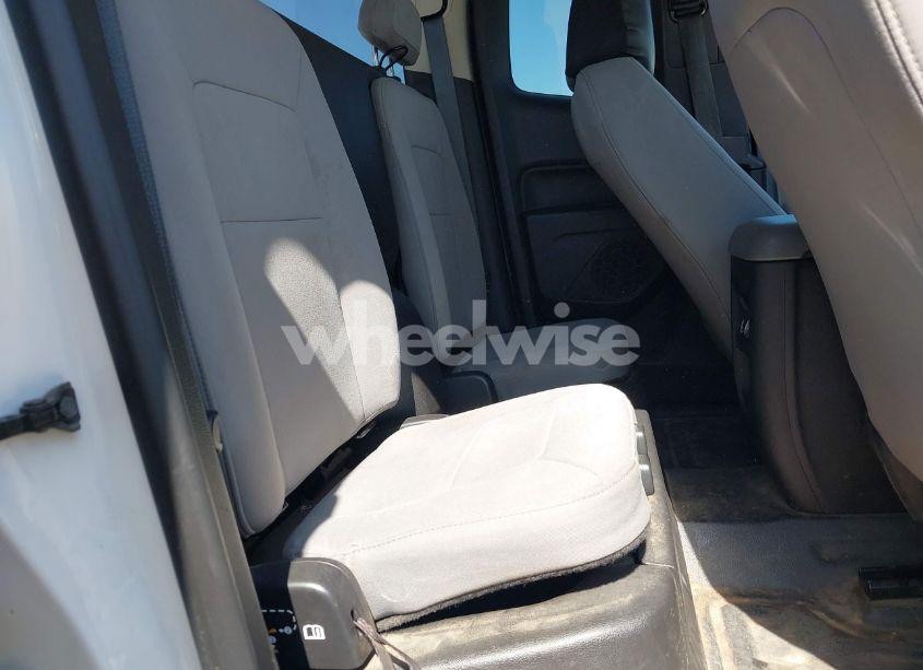 Photo 8 of 2018 Chevrolet Colorado WT (VIN 1GCHTBEA0J1290405)