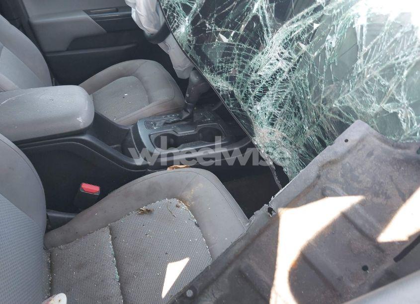 Photo 5 of 2017 Chevrolet Colorado WT (VIN 1GCHTBEA1H1317895)