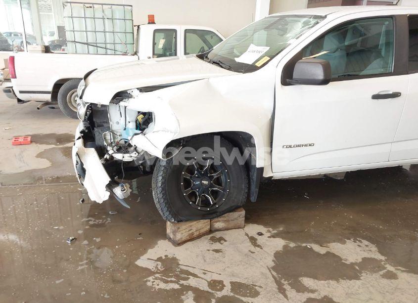 Photo 18 of 2018 Chevrolet Colorado WT (VIN 1GCHTBEN0J1179548)