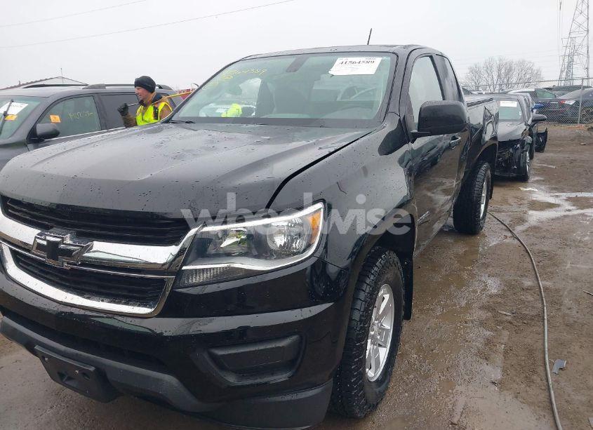 Photo 2 of 2019 Chevrolet Colorado WT (VIN 1GCHTBEN6K1136575)