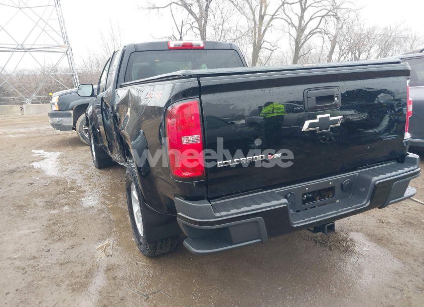 Photo 3 of 2019 Chevrolet Colorado WT (VIN 1GCHTBEN6K1136575)