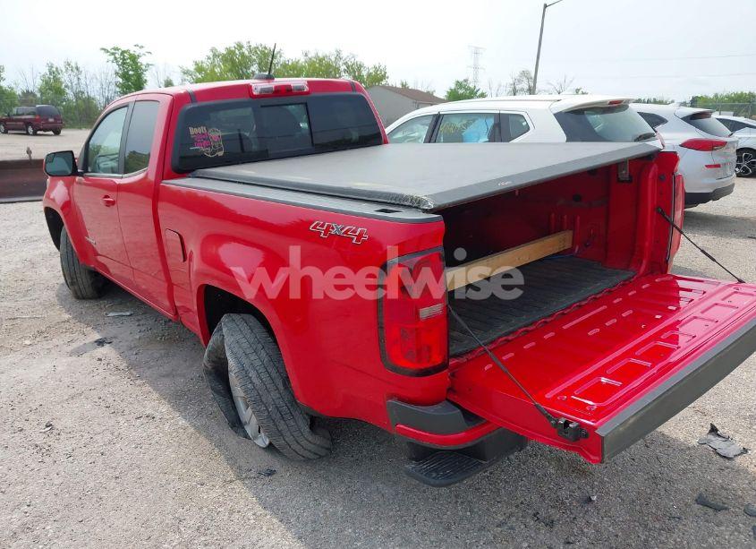 Photo 3 of 2018 Chevrolet Colorado LT (VIN 1GCHTCEN0J1137385)