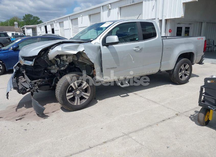 Photo 2 of 2018 Chevrolet Colorado LT (VIN 1GCHTCEN0J1230469)