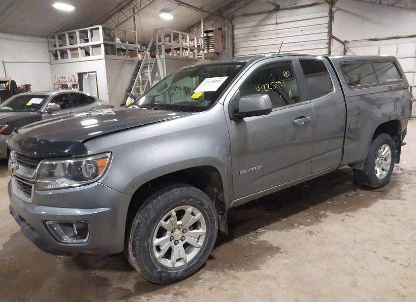 Photo 2 of 2019 Chevrolet Colorado LT (VIN 1GCHTCEN8K1349890)