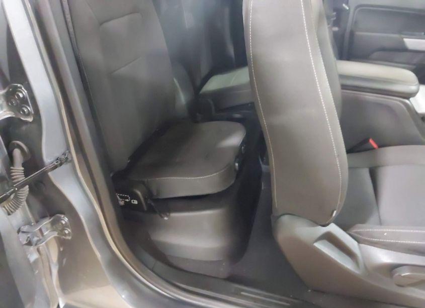 Photo 8 of 2019 Chevrolet Colorado LT (VIN 1GCHTCEN8K1349890)