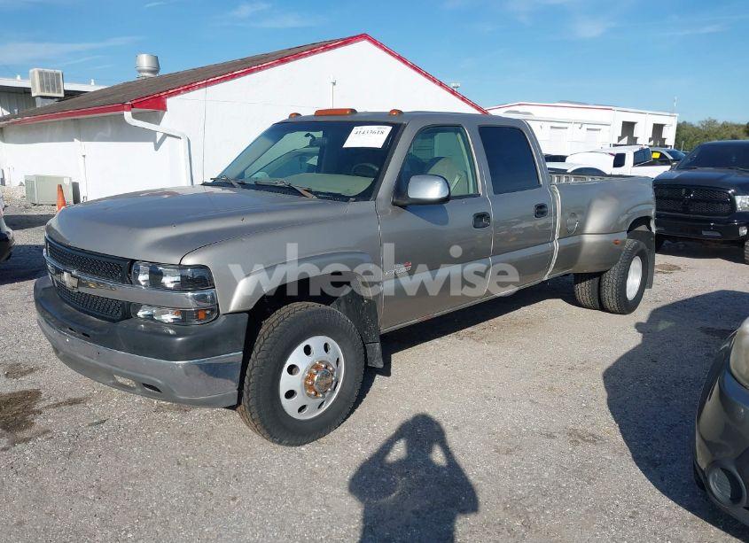 Photo 2 of 2002 Chevrolet Silverado 3500 LS (VIN 1GCJC33142F241447)