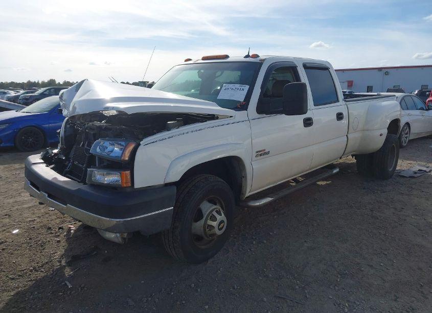 Photo 2 of 2005 Chevrolet Silverado 3500 LT (VIN 1GCJC33225F969541)