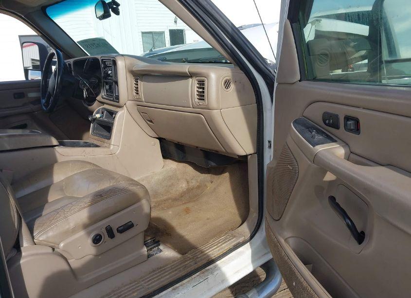 Photo 5 of 2005 Chevrolet Silverado 3500 LT (VIN 1GCJC33225F969541)